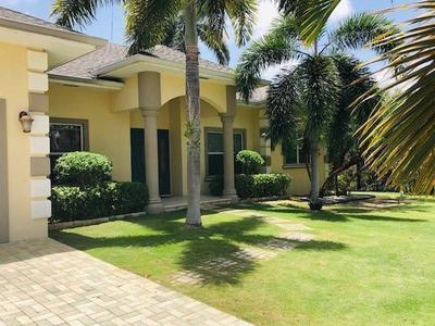 House · For sale · 4 bedrooms