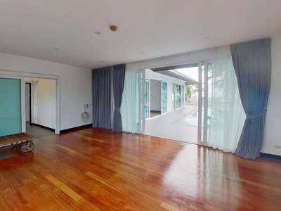 House · For sale · 4 bedrooms